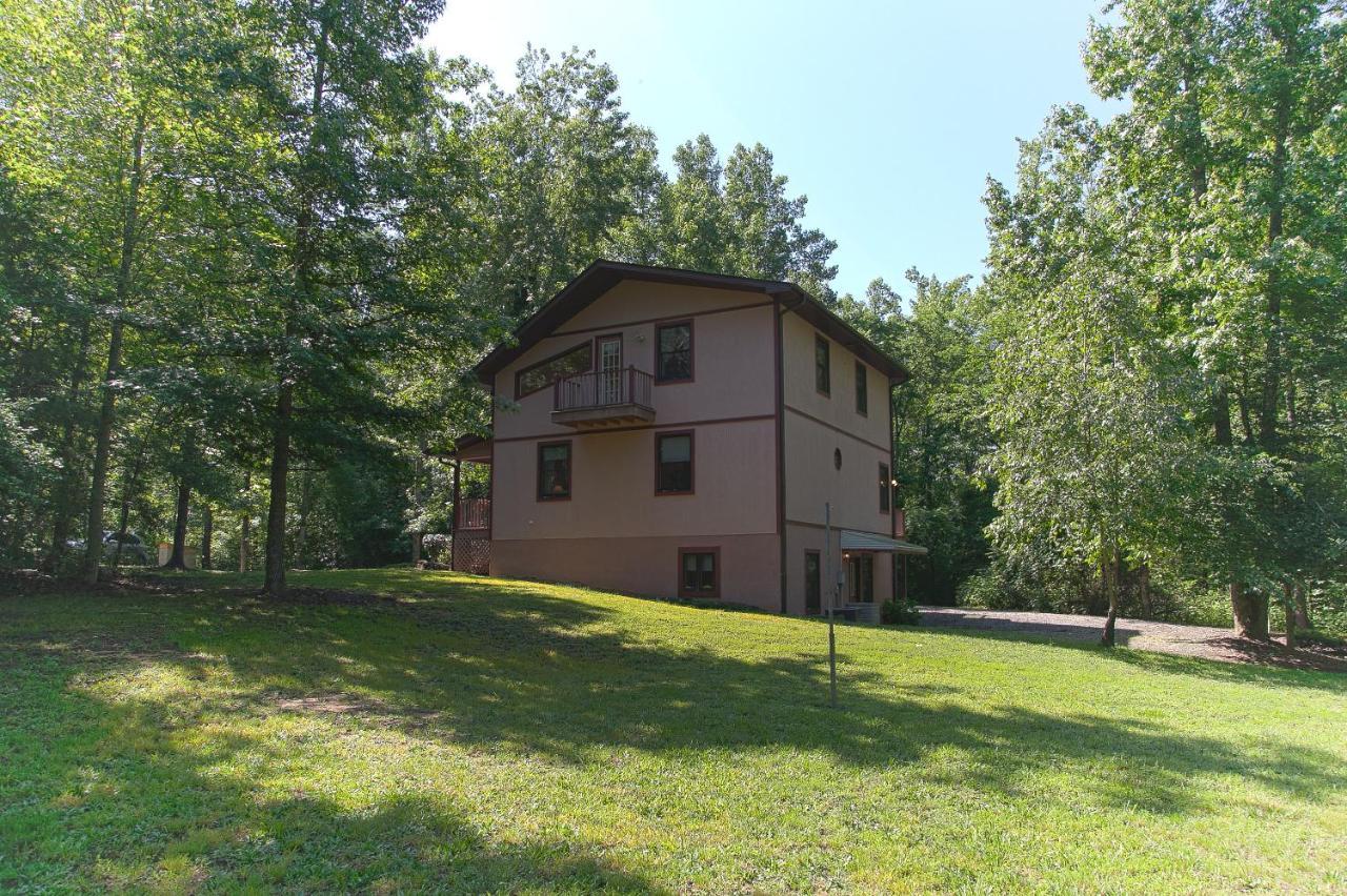 Rosewood Chalet Secluded And Pet Friendly Holiday home Columbus